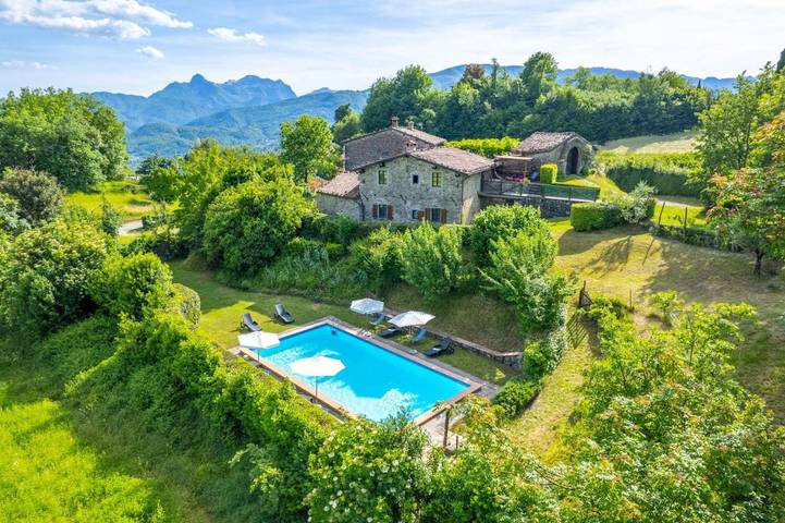 Agriturismo per 4 persone, con piscina e panorama nonché giardino in Castiglione di Garfagnana