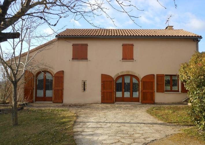 Location de vacances pour 7 personnes, avec Terrasse ainsi que Jardin et Vue à Saint-Rome-de-Cernon