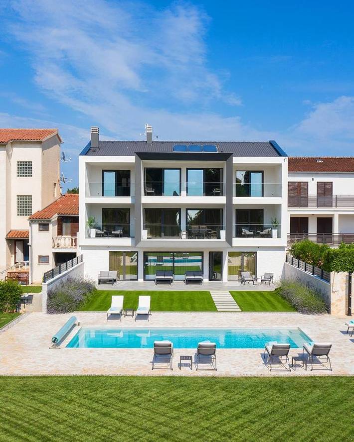 Bed and breakfast per 3 persone, con panorama e giardino nonché piscina - 1