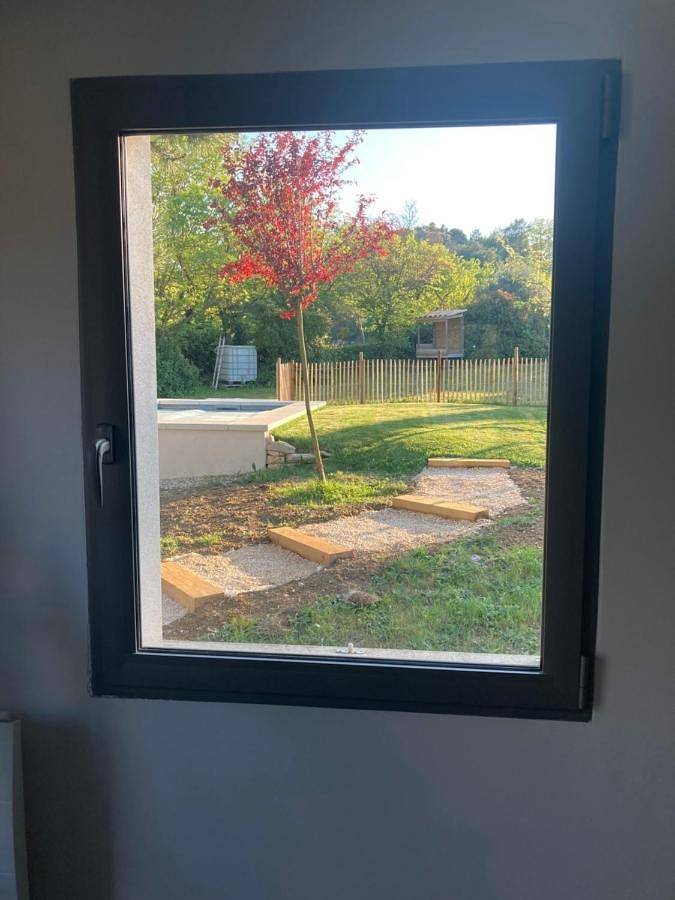 Location de vacances pour 2 personnes, avec jardin ainsi que vue et piscine à Vallérargues - 3