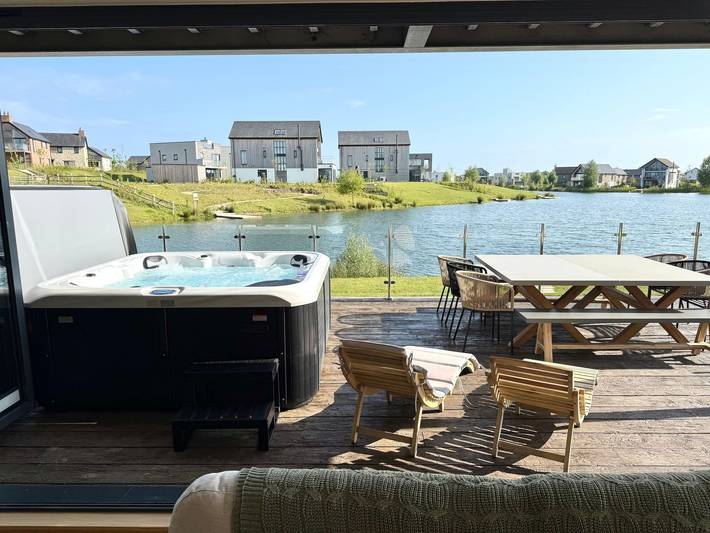 Ferienhaus für 14 Personen, mit Balkon und Terrasse sowie Garten und Pool in Dorset