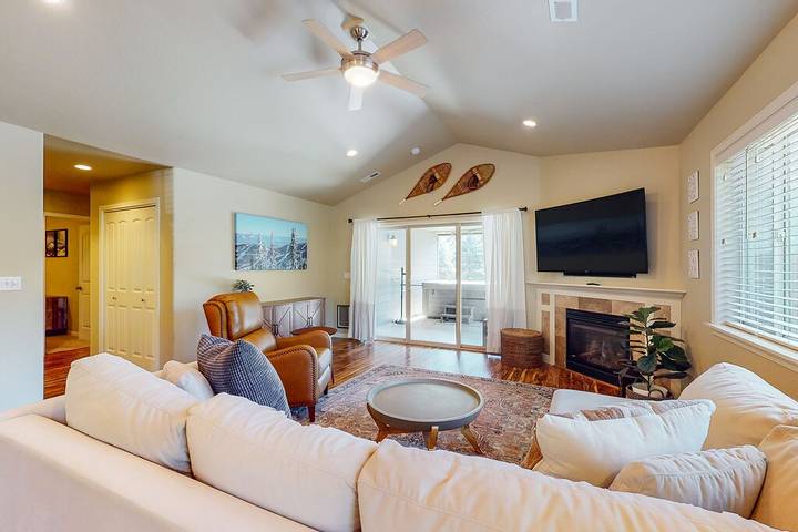 Vacation rental for 6 people, with terrace and yard as well as hot tub in Lake Pend Oreille