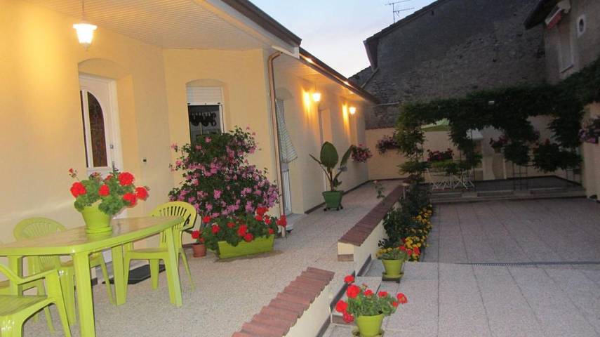 Chambre d’hôte pour 4 personnes, avec Terrasse et Jardin