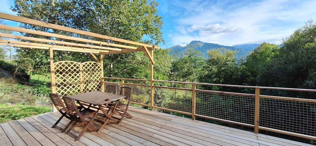 Location de vacances pour 4 personnes, avec vue et terrasse à Issor