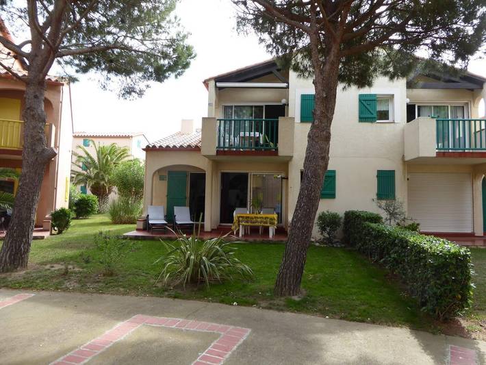 Location de vacances pour 7 personnes, avec Terrasse ainsi que Jardin et Piscine dans Leucate naturiste