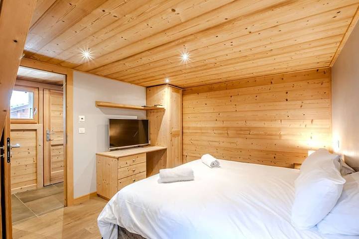 Chalet Cerf, Sleeps 10, Hot Tub, Ascension Immobilier in La Côte-d'Arbroz, Les Portes du Soleil