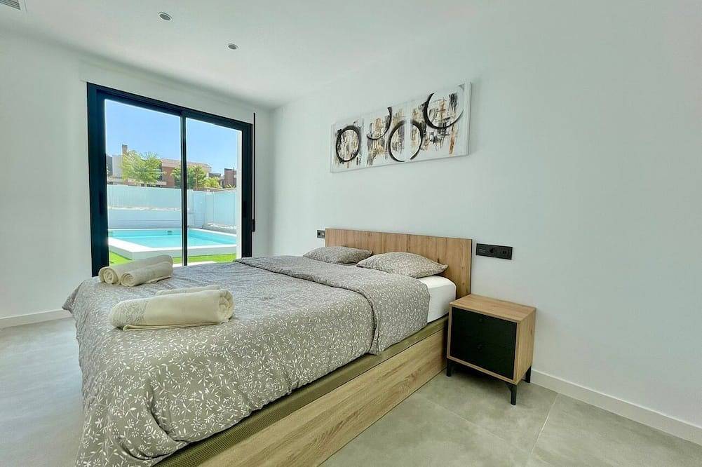 Villa / Private Pool / 5 Bedrooms / 4 Baths in Molina de Segura, Interior de Murcia