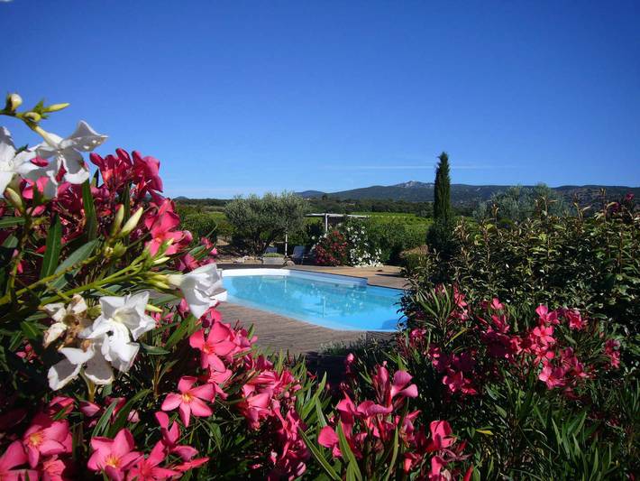 Gîte pour 4 personnes, avec piscine ainsi que terrasse et jardin à Saint-Jean-de-Fos