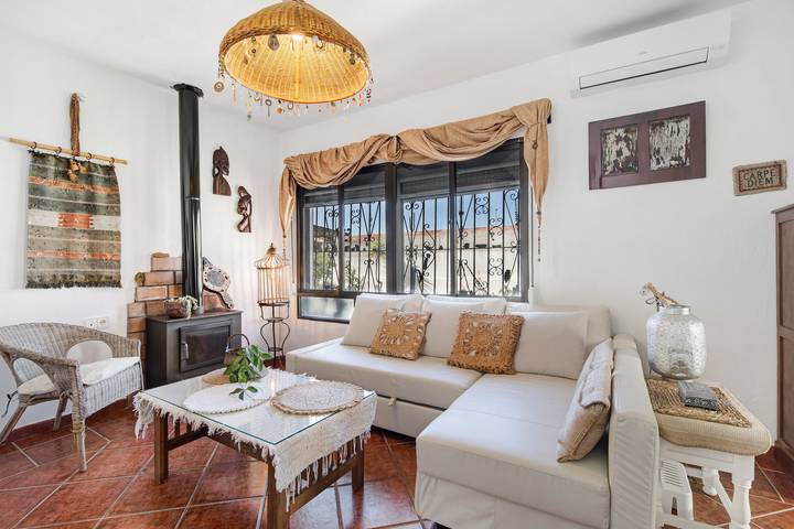 Artistic Holiday Home in Prime Location "A Garden to Relax" in Urbanización del Carmen, El Puerto de Santa María