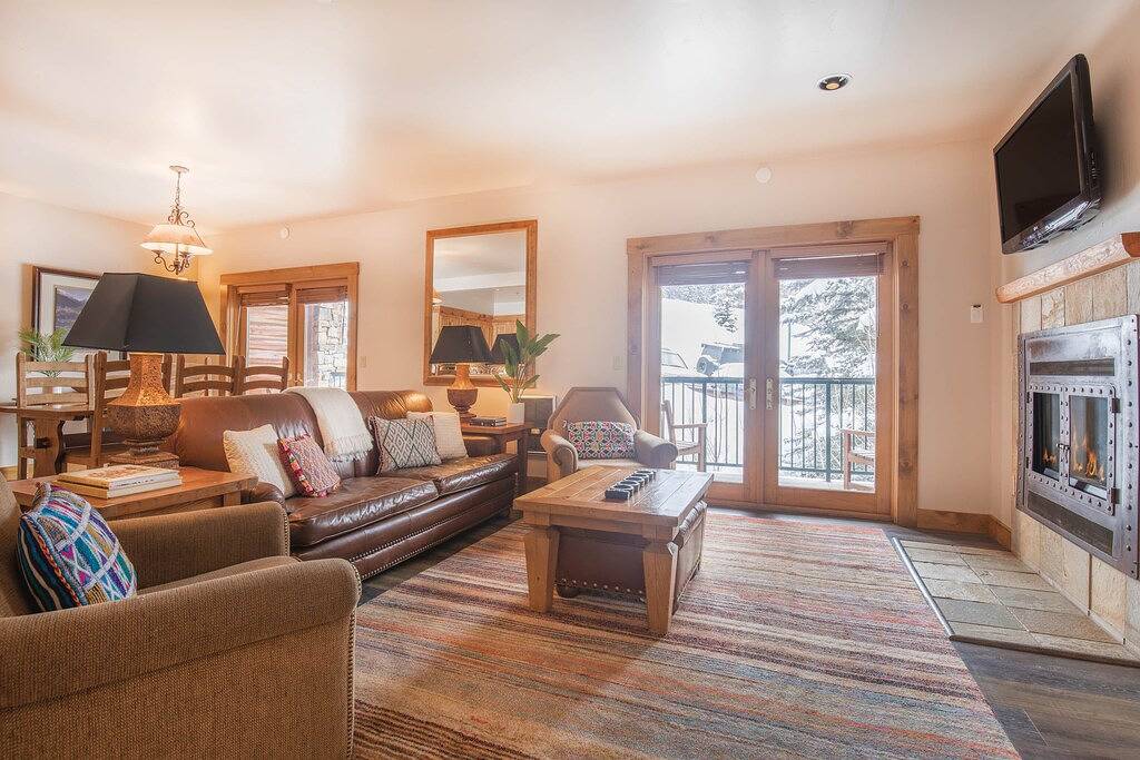 Ganze Wohnung, Elevated Escape: Deluxe 2 bed/2bath Ski In/Out condo in Mountain Village, Telluride Ski Resort