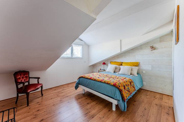 Guest Room "La Chambre Curry Du Bassin" with Private Garden and Wi-Fi in La Teste-de-Buch, Arcachon region