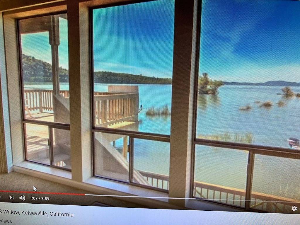 Luxus Am See! 3 Story, 3 Br / 2B Private Dock neben den Soda Hot Springs in California North Coast