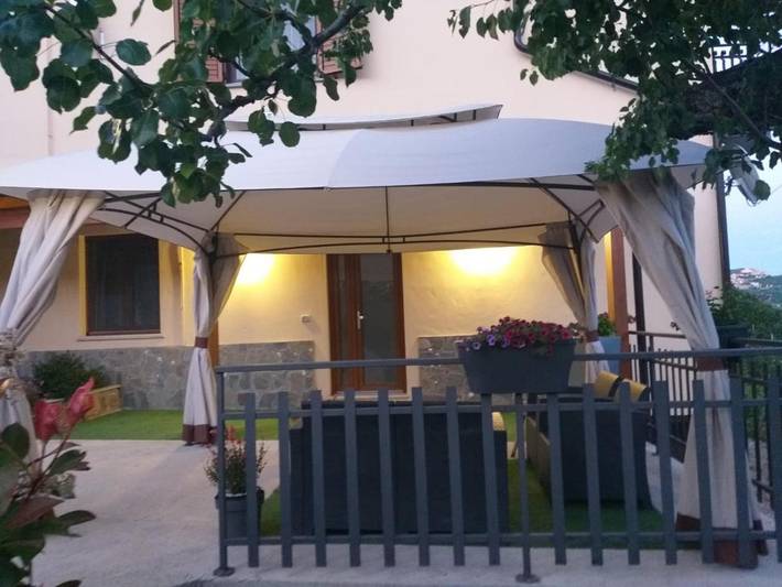 Casa vacanza per 3 persone, con Terrazza e Giardino nonché Panorama a Castelmezzano