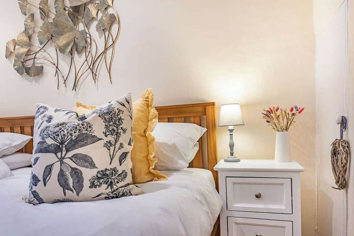 Dog friendly holiday cottage in the Cotswolds with a tranquil garden - Blenheim Cottage in Woodstock (Oxfordshire), Oxfordshire