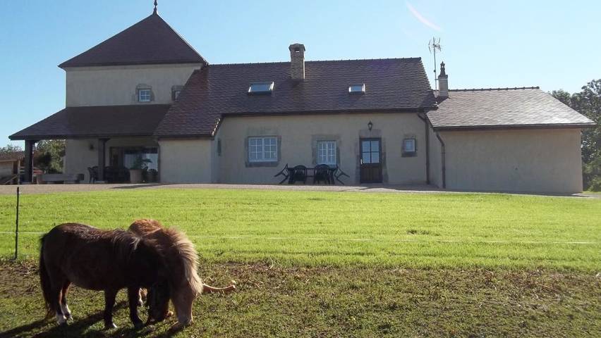 Location de vacances pour 4 personnes, avec Terrasse ainsi que Jardin et Vue à Le Fied