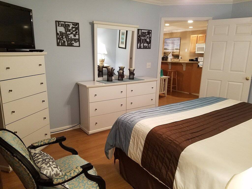 Vacation Apartment for 6 Guests in St. James (NC), North Carolina