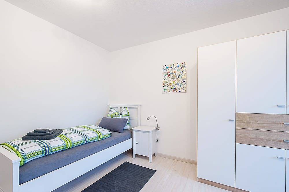 Ganze Wohnung, Modern, geräumig, familienfreundlich -Free wifi - 65qm alleine mit Sonnenbalkon in Erlangen, Franken