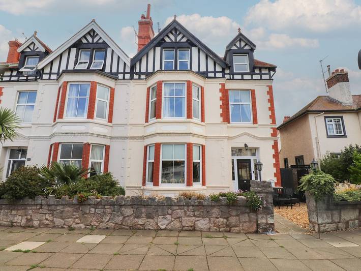 Cottage for 16 people, with Garden in Llandudno