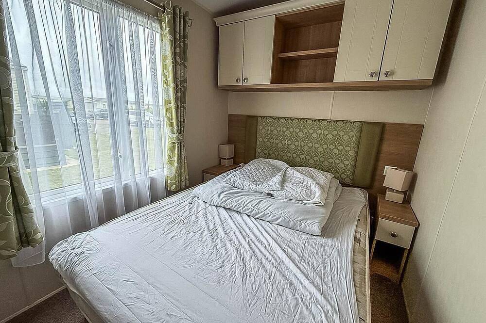 Cosy caravan with decking at Golden Anchor Holiday Park in Skegness in Chapel St. Leonards, Lincolnshire