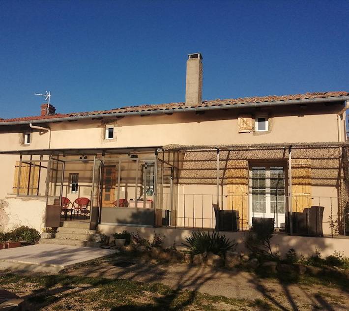 Gîte pour 6 personnes, avec terrasse et jardin