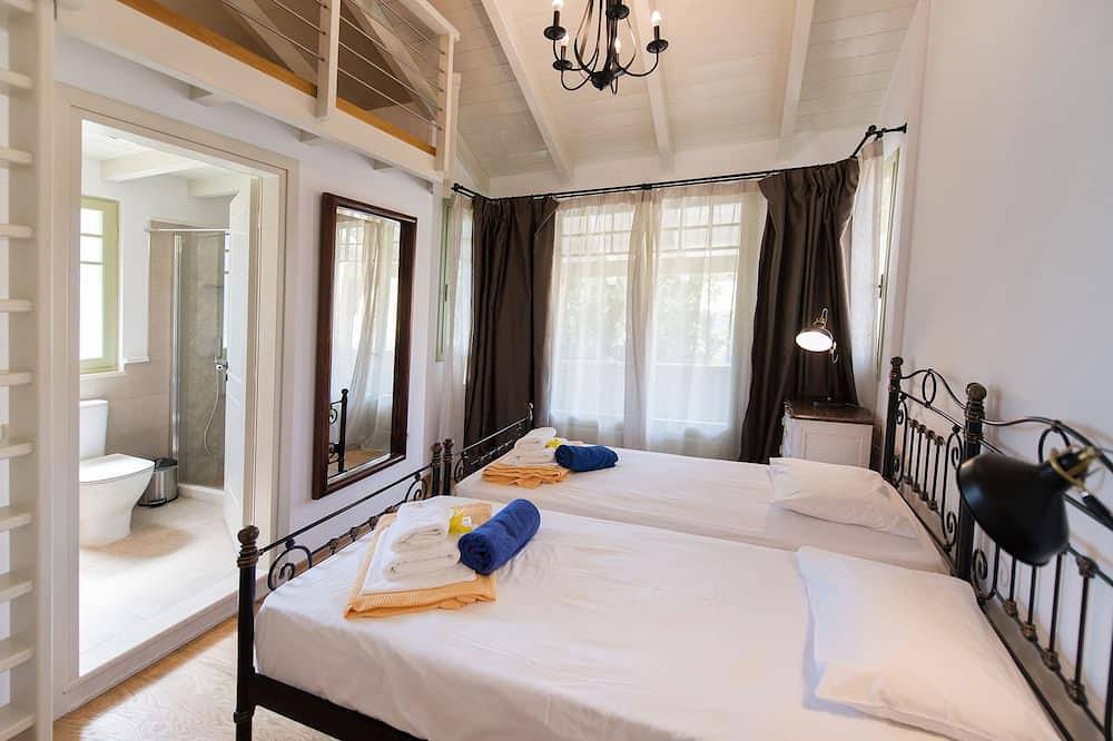 Wunderschöne Villa mit Privatpool, nur 50 m vom Meer entfernt in Agios Nikitas, Griechenland