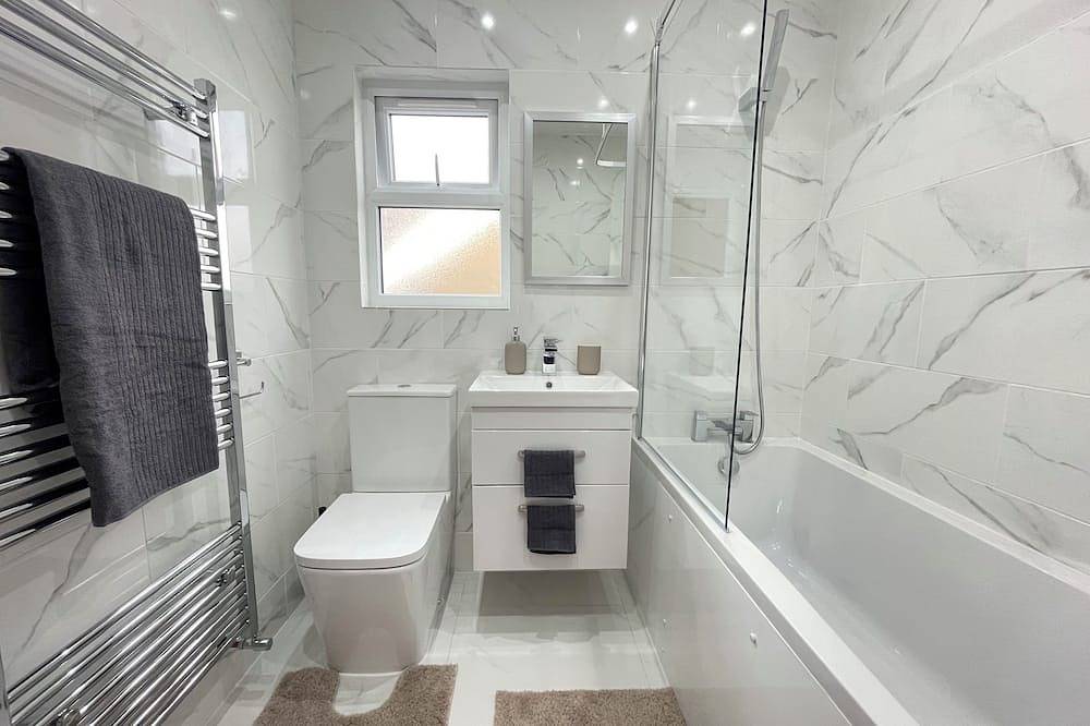 Ganze Wohnung, Newly Built Spacious 1 Bedroom Apartment in Redbridge, London