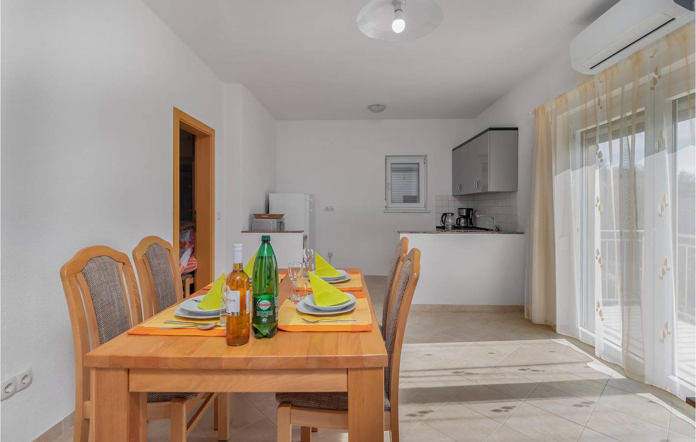 Ganze Ferienwohnung, Ferienwohnung mit Meerblick, WLAN, Terrasse und Parkplatz in Küstennähe in Cesarica, Naturpark Velebit