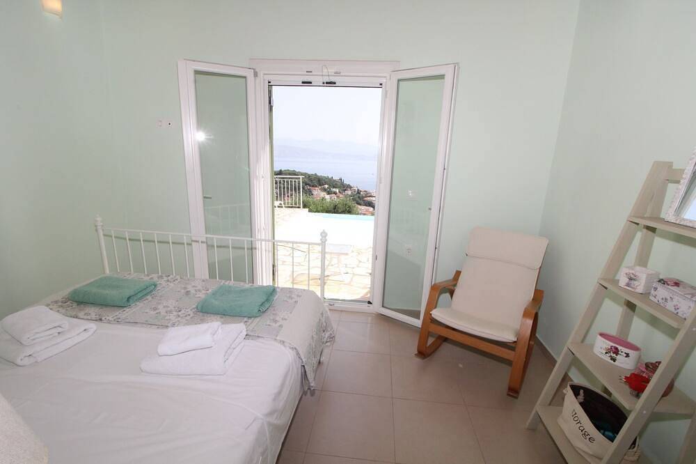 Kassiopi Bay view Villa, Glorious Sea View at Kassiopi bay and Corfu straits! in Kassiopi, Korfu