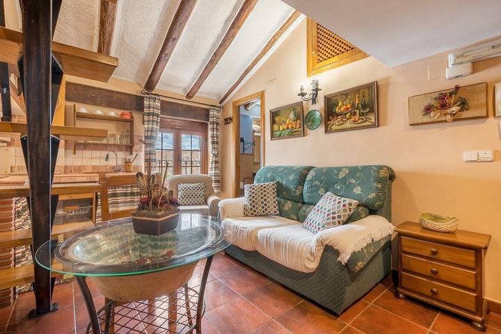 Apartamento entero, Apartamento 'Tomillo' con vistas a la montaña, Wi-Fi y aire acondicionado in Hinojares, Parque natural de las Sierras de Cazorla y Segura