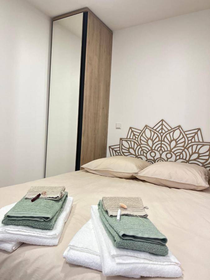Gîte pour 2 personnes, avec Terrasse ainsi que Jardin et Vue à Audun-le-Tiche