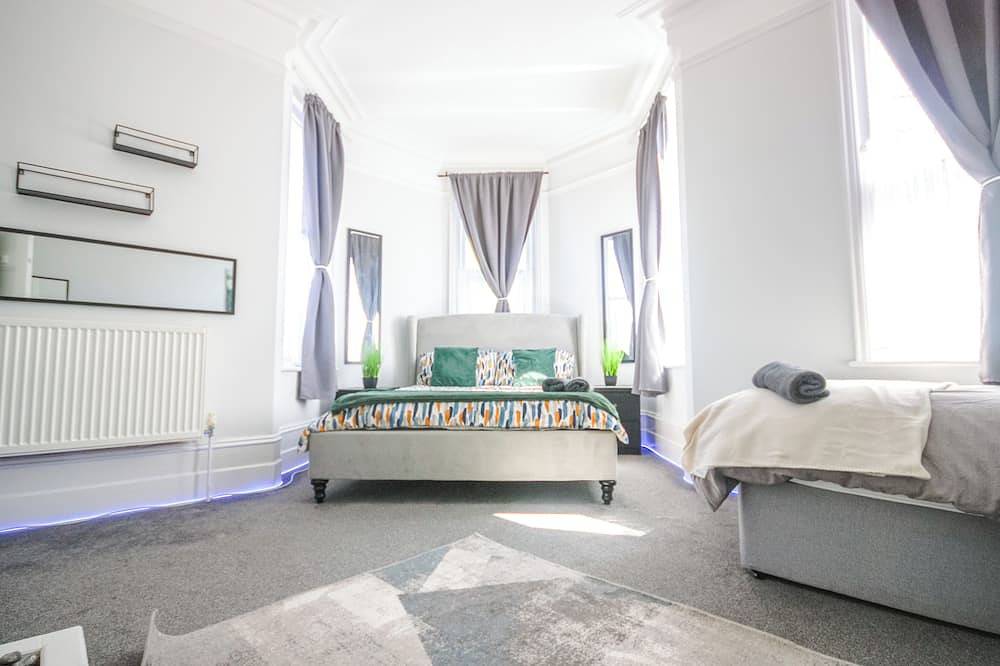 Entire apartment, Spacious Apt with Free Parking in Folkestone, Kent