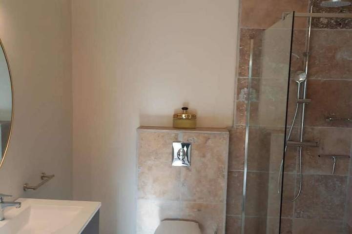 Location de vacances pour 6 personnes, avec jardin ainsi que terrasse et piscine, animaux acceptés à Siran - 4