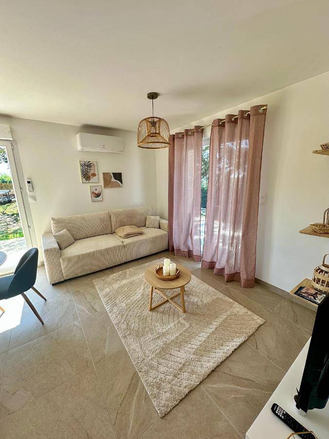 Location de vacances pour 6 personnes, avec vue ainsi que piscine et jardin à Figeac - 2