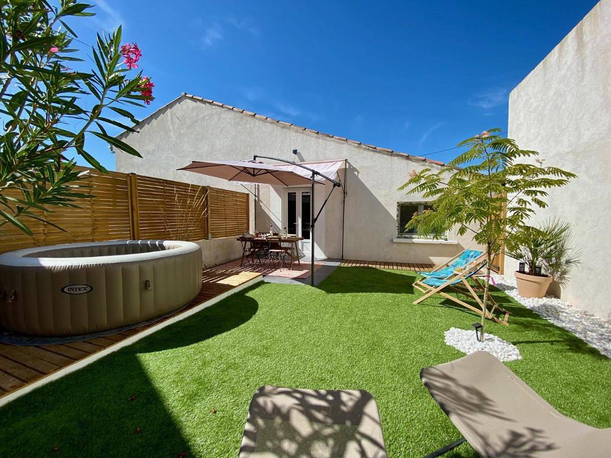 Appartement entier, Tiny Harmony - Logement confortable avec jardin et jacuzzi privés près d’Aix en Provence in Venelles, Région d'Aix-en-Provence