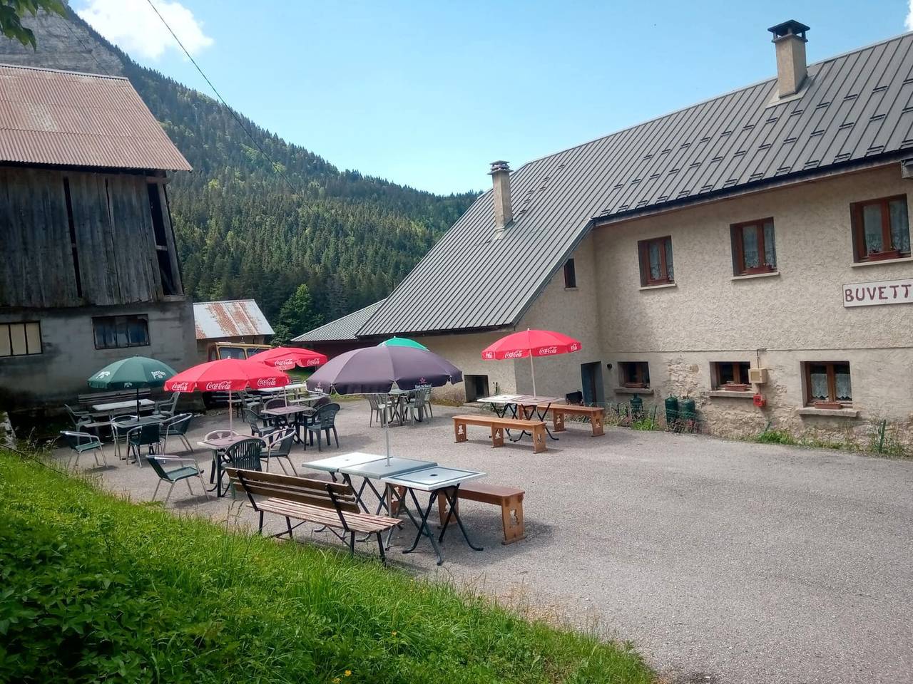 Cottage "La Ferme de l’Ours" with Mountain View, Private Terrace and Wi-Fi in Entremont-le-Vieux, Chambéry region