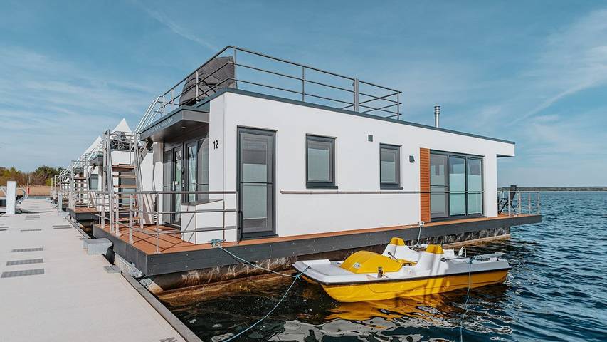 Boot für 4 Personen, mit Garten und Seeblick sowie Terrasse im Lausitzer Seenland