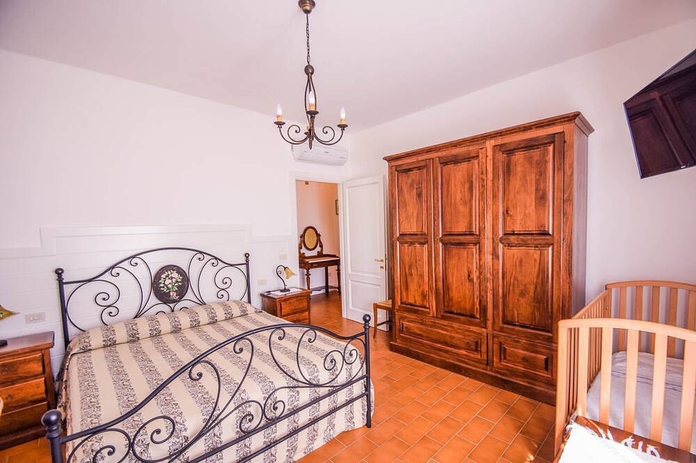 Villa mit umzäuntem Garten, privatem Pool und Klimaanlage, 1 km von Dorf in Avigliano Umbro, Terni Provinz