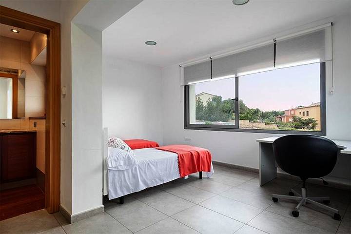 Location de vacances pour 12 personnes, avec piscine ainsi que jardin et vue, animaux acceptés à Garriguella - 4