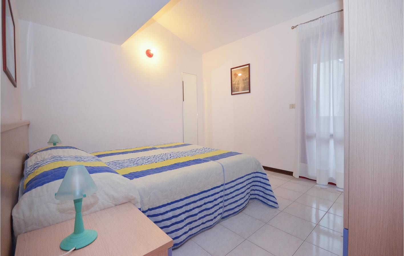 Flucht am Wasser: Erstaunliches Hausboot mit Pool und Parkplatz in Lignano Sabbiadoro, Udine Provinz