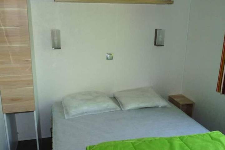 Mobil home pour 4 personnes dans Plan d'eau de Champagnac le Vieux - 2
