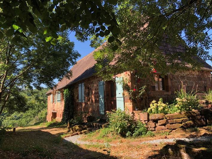 Gîte pour 11 personnes, avec jardin ainsi que piscine et terrasse