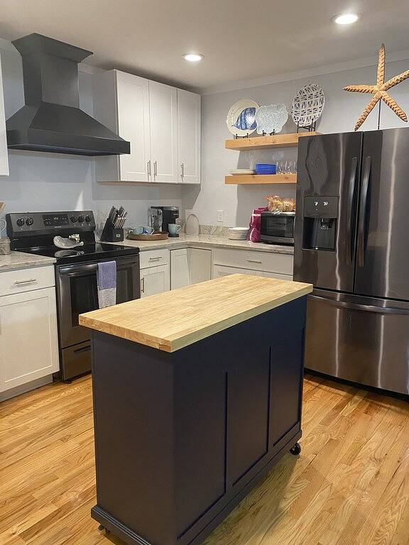 Boro Bungalow in beautiful downtown Swansboro with street legal golf cart in Swansboro, Camp Lejeune