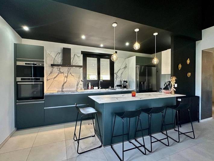 Location de vacances pour 8 personnes, avec vue et terrasse ainsi que jardin et piscine, animaux acceptés à Vals-près-le-Puy - 2