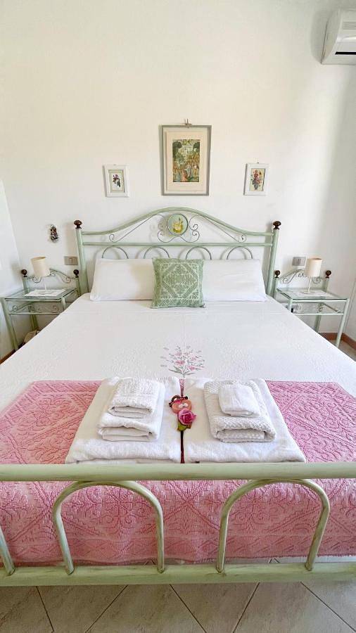 Maison d’hôte pour 2 personnes, avec jardin et terrasse, animaux acceptés à Budoni - 3