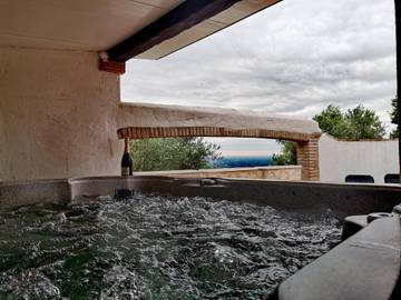 Gîte pour 5 personnes, avec terrasse et jacuzzi, animaux acceptés dans les Pyrénées-Orientales