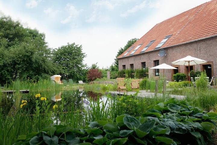 Maison d’hôte pour 3 personnes, avec piscine et jardin ainsi que terrasse et vue, animaux acceptés dans Bas-Rhin