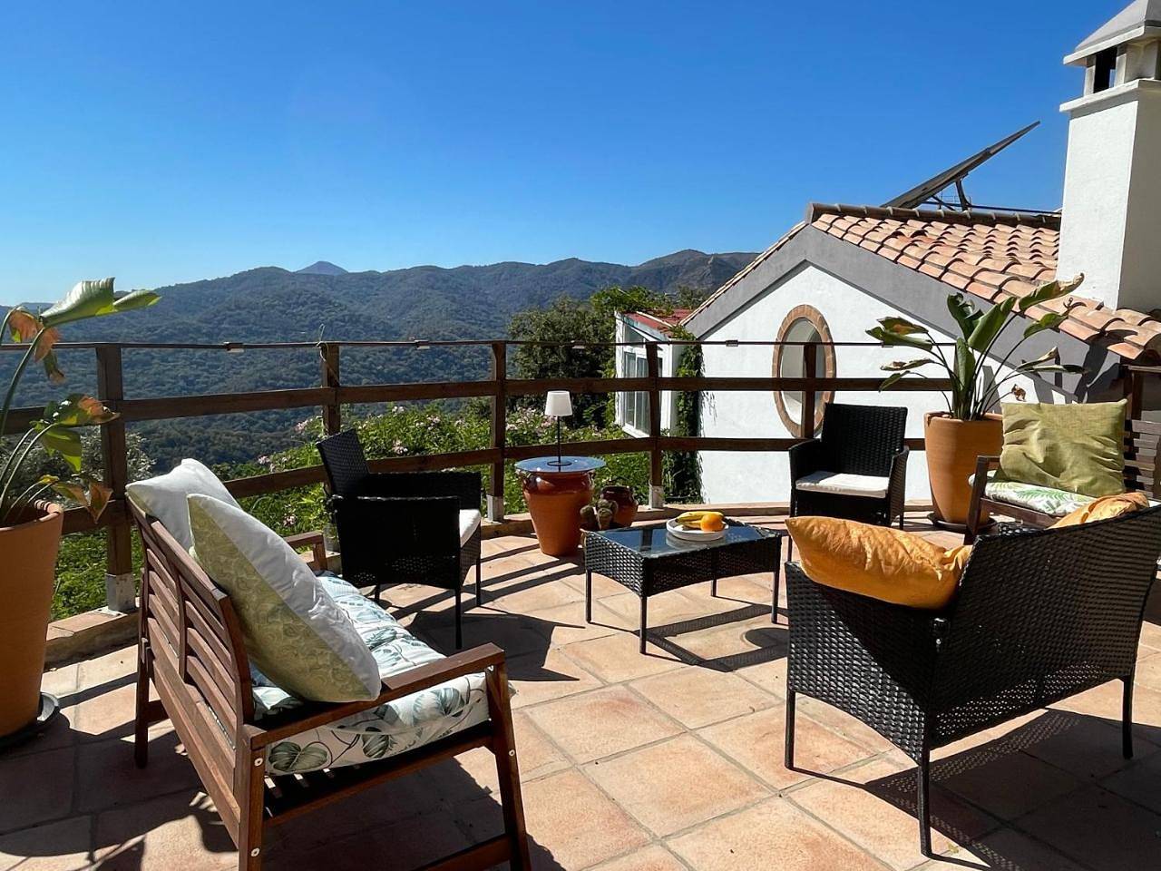 Two-Bedroom House in Genalguacil, Malaga Prowincja