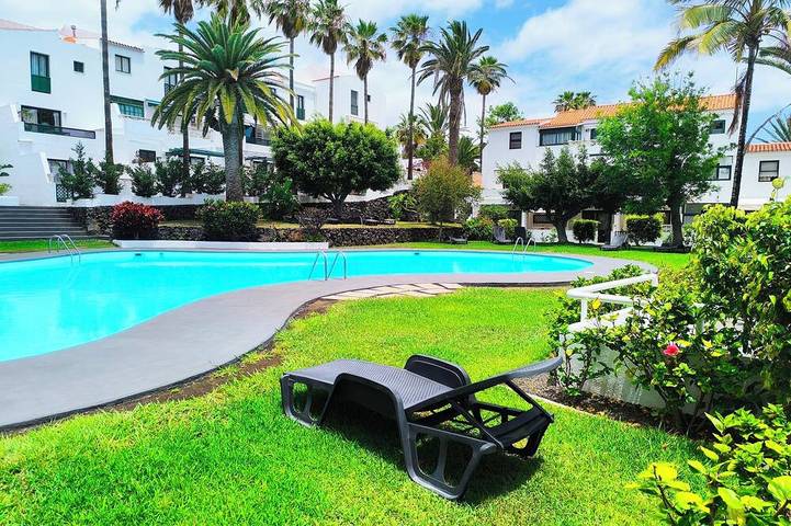Appartement de vacances pour 4 personnes, avec balcon ainsi que jardin et piscine - 1