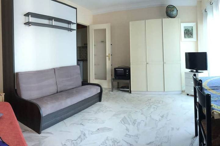 Appartement entier, Juan Les Pins Studio Vue Mer in Juan-les-Pins, Antibes