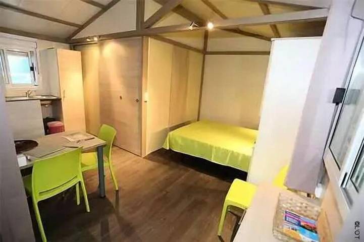 Gîte pour 2 personnes, avec terrasse et piscine, animaux acceptés à Saint-Léger-de-Fougeret - 2